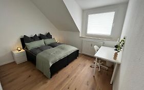 Appartment Miami , Naehe Duesseldorf ,Messe ,Hbf ,City, Wifi, Helios Hospital